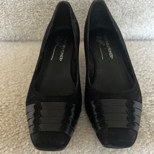 Donal J Pliner Black Pumps